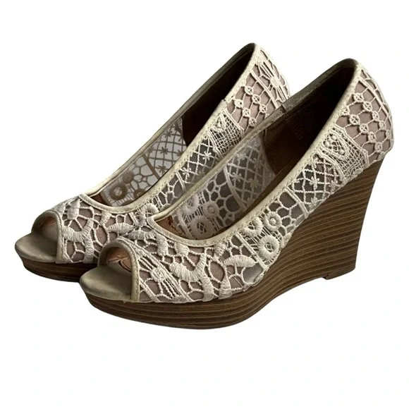 American Eagle Lolita Lace Peep Toe Wedge Heel - Picture 3 of 8
